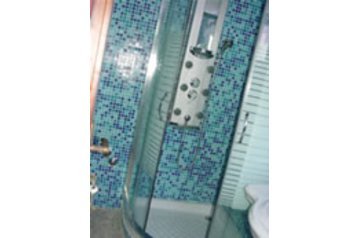 Grecia Chata Paramonas, Exterior